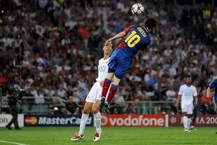 Uno de los goles más recordados de Messi: de cabeza frente al Manchester United en el año 2009