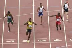 El video de otro gran triunfo de Bolt: sacó ventaja en el final y llegó a la met