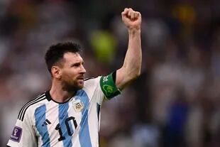 Lionel Messi festeja tras marcar el primer gol de Argentina en la victoria 2-0 ante México en el partido por el Grupo C del Mundial