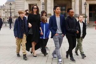 Shiloh Jolie Pitt junto a su mamá y sus cinco hermanos: Maddox, Pax, Zahara, Vivienne y Knox