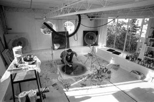 Aldo Sessa Pintando en su taller en 1973