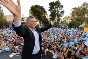 Mauricio Macri apostó en Neuquén al contacto con la gente en la marcha del "Sí se puede"