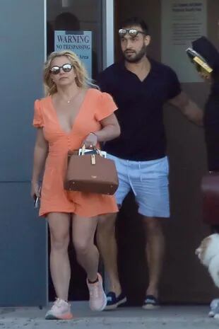 Britney Spears y su novio, Sam Ashgari, regresaron a Los Ángeles luego de unas placenteras vacaciones en Hawai