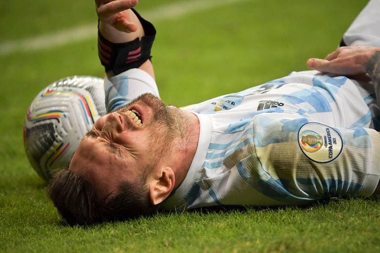 Messi tuvo una muy buena actuación y en los minutos finales, enfrió el partido escondiendo el balón entre sus piernas