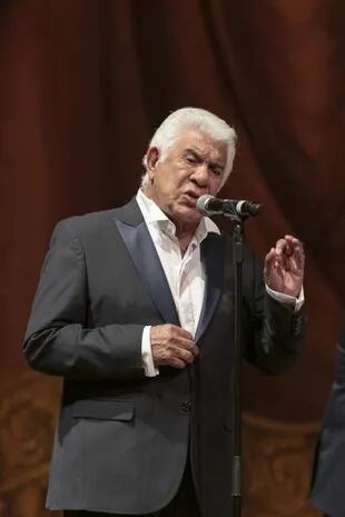 Raúl Lavié, ovacionado en el concierto de homenaje a Piazzolla, en el Teatro Colón