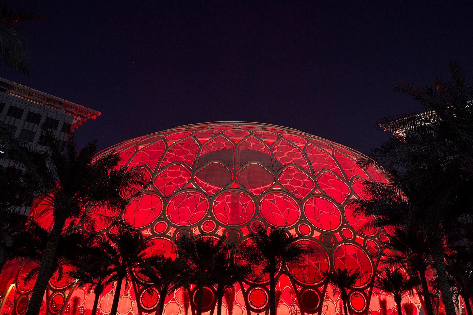 En febrero último, la Expo2020 Dubai iluminó la cúpula de la plaza Al Wasl en un rojo intenso