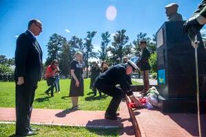 El emotivo homenaje de los veteranos argentinos e ingleses a los caídos en Malvinas