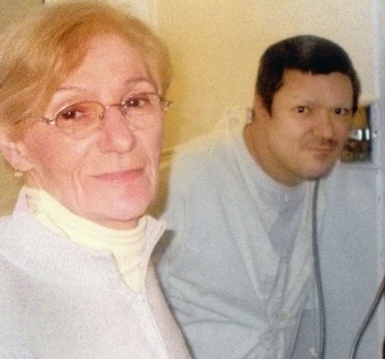 Lidia Guerrero y su hijo, Víctor Saldaño, el 22 de octubre pasado, cuando el cumplió 44 años