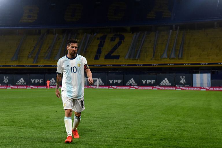 El segundo partido oficial de Lionel Messi en La Bombonera terminó con una victoria y un gol suyo, pero el capitán no habrá de recordarlo por lucimiento propio.