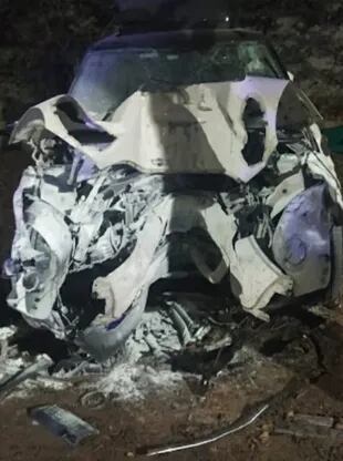 El Mini Cooper blanco que manejaba Serena Muñoz en San Pedro quedó totalmente destruido tras el accidente