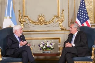 Alberto Fernandez and US Senator Chris Dodd, at the State Department