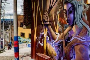 De pandilleros a guías: cómo el turismo cambió un barrio de Bogotá