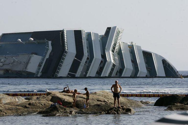 El lujoso crucero italiano Costa Concordia naufragó en  enero de 2012 con un saldo de 32 muertos