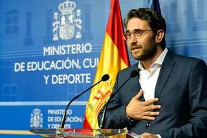 Escándalo en el nuevo gobierno español: renuncia un ministro por fraude fiscal