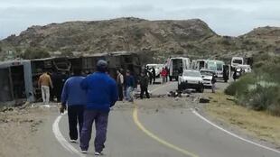 Al menos 15 personas murieron y 23 resultaron heridas cuando un ómnibus volcó en la ruta 144 en el departamento de San Rafael, Mendoza