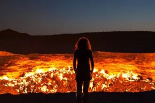 "La Puerta al Infierno": el cráter que arde hace 50 años y nadie pudo apagar