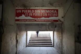 Los pasillos del estadio Nacional de Santiago, con el recuerdo de los días más oscuros