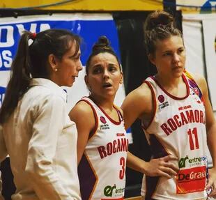 Antonella y su hermana Laura, actual entrenadora del equipo. Crédito: Instagram