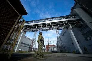 El escalofriante relato de los trabajadores ucranianos de la central de Zaporiyia: “Los rusos nos tienen a punta de pistola”