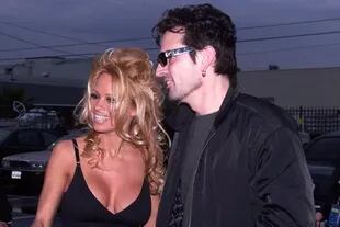 Pamela Anderson y Tommy Lee, al llegar a una entrega de premios en 2000