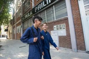 Gonzalo y Federico en su primer día de colegio en la Philips. Ambos venían de un colegio tradicional y querían una escuela con un perfil diferente