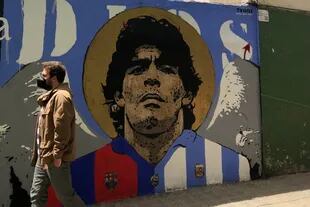 El mural de Maradona, en la estación de Metro Joanic, Distrito de Gracia, Barcelona.