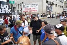 Piqueteros de izquierda bloquearon la 9 de Julio y anticiparon una protesta nacional para el martes