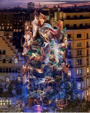Arquitectura viva: Casa Batlló, proyectada días atrás sobre la fachada del edificio en Barcelona