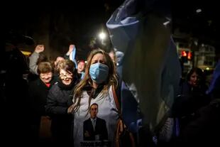 Manifestantes se concentran frente al domicilio de Cristina Fernández de Kirchner