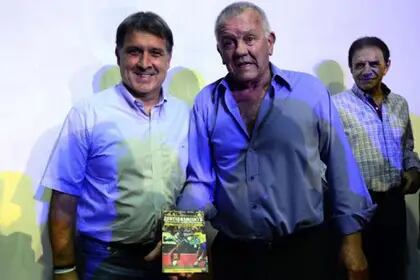 Con Gerardo Martino, su querido capitán en aquel Newell´s, durante la presentación de su libro.