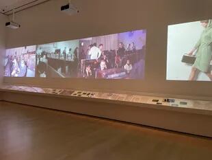 La obra Simultaneidad en Simultaneidad (1966), de Marta Minujín, participa hasta julio en el MoMA de la exposición colectiva Señales: cómo el video transformó el mundo