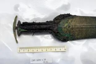 Descubrieron el arma de bronce durante unos trabajos de exploración arqueológica