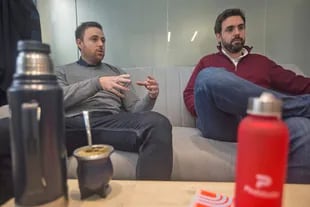 Ariel Burschtin, CEO de PedidosYa, y Álvaro García, CPO de la empresa; junto a Rubén Sosenke -CTO-, fundaron la compañía en Montevideo