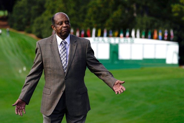 Lee Elder fue el primer golfista negro en participar en el Masters, en 1975; Augusta no aceptaba afroestadounidenses más que como caddies y cuidadores del campo.