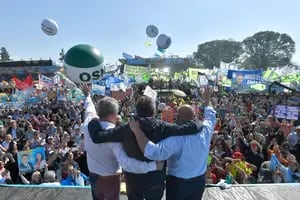 Massa junto a los gobernadores: “Ahora que jugamos por los porotos van a ver al peronismo en la cancha”