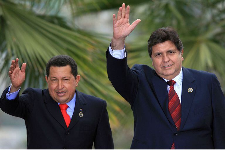 Alan García y el expresidente venezolano Hugo Chávez, en 2007