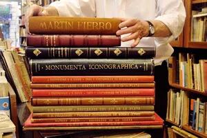 La Feria del Libro Antiguo cumple 15 años y lo celebra en un palacio porteño