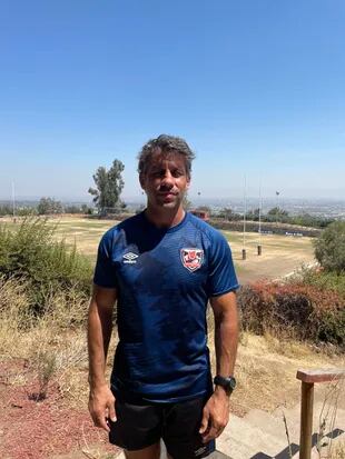 Nicolás Bruzzone trabaja en Chile, con la base de su formación en el rugby argentino como jugador