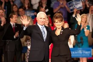 Ed Harris y Julianne Moore como John McCain y Sarah Palin en Cambio de juego