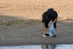 Ángeles Verdes organiza al menos tres limpiezas de playas por mes.