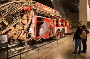En el museo se exhibe, entre otras cosas, uno de los camiones de bomberos que participó del rescate.