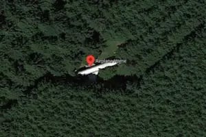 Un Boeing 727 está abandonado en un bosque de Estados Unidos y fue descubierto gracias a Google Maps