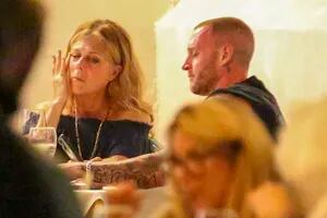 Rita Wilson fue vista llorando durante una cena con Tom Hanks y su hijo Chet