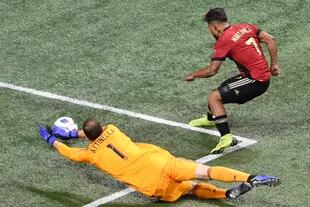 Joseph Martínez convierte el primer gol de Atlanta United, en la noche consagratoria del equipo de Martino