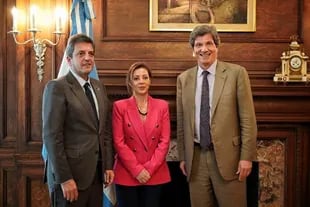 Sergio Massa mantuvo en Washington un encuentro con el subsecretario de Economía y Energia del Departamento de Estado de EEUU, José Fernández, con quien repasó el estado de la relación comercial bilateral. De la reunión formó parte la secretaria de Energía argentina, Flavia Royón