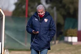 Jorge Burruchaga, un manager sin diálogo con el entrenador Pusineri