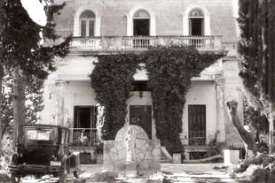Foto histórica de la fachada de la casa biblioteca