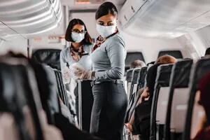 Le pidió cambiar de asiento para estar junto a su hija en el avión y su respuesta fue contundente