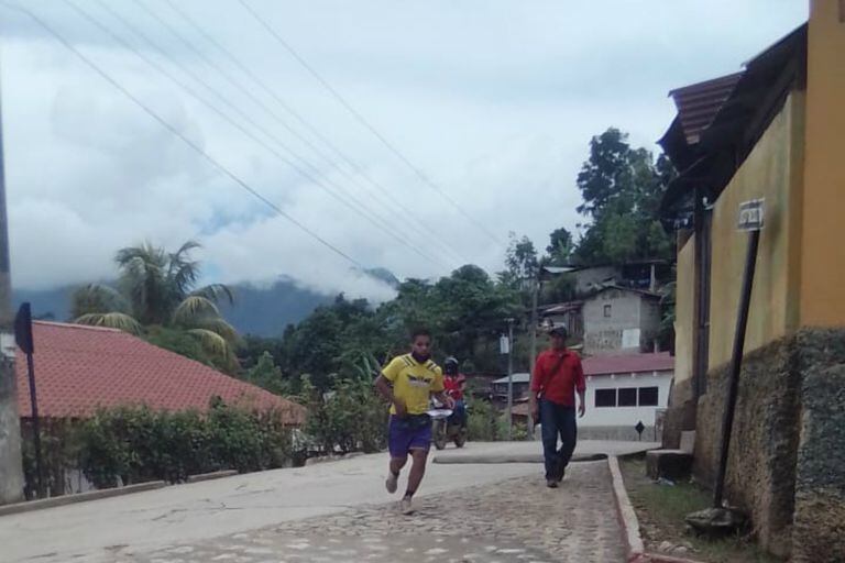 César Vázquez corriendo en Guatemala