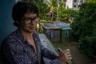El artista aseguró ante la prensa que su intención es volver a Cuba cuando deje de correr peligro 